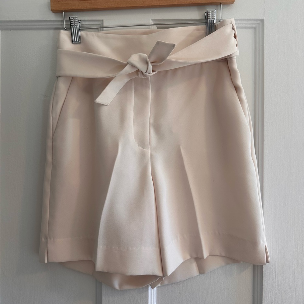 Chic Women's Cream Tie-Waist Shorts